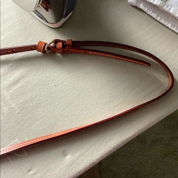 Dooney and Bourke cross body bag. - Picture 9 of 9